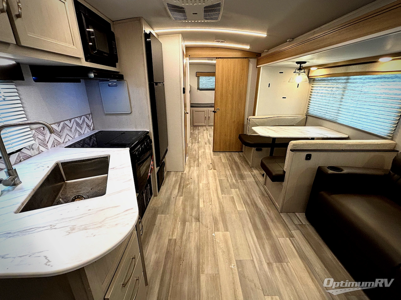 2025 Cruiser Embrace EL32BH Photo 4