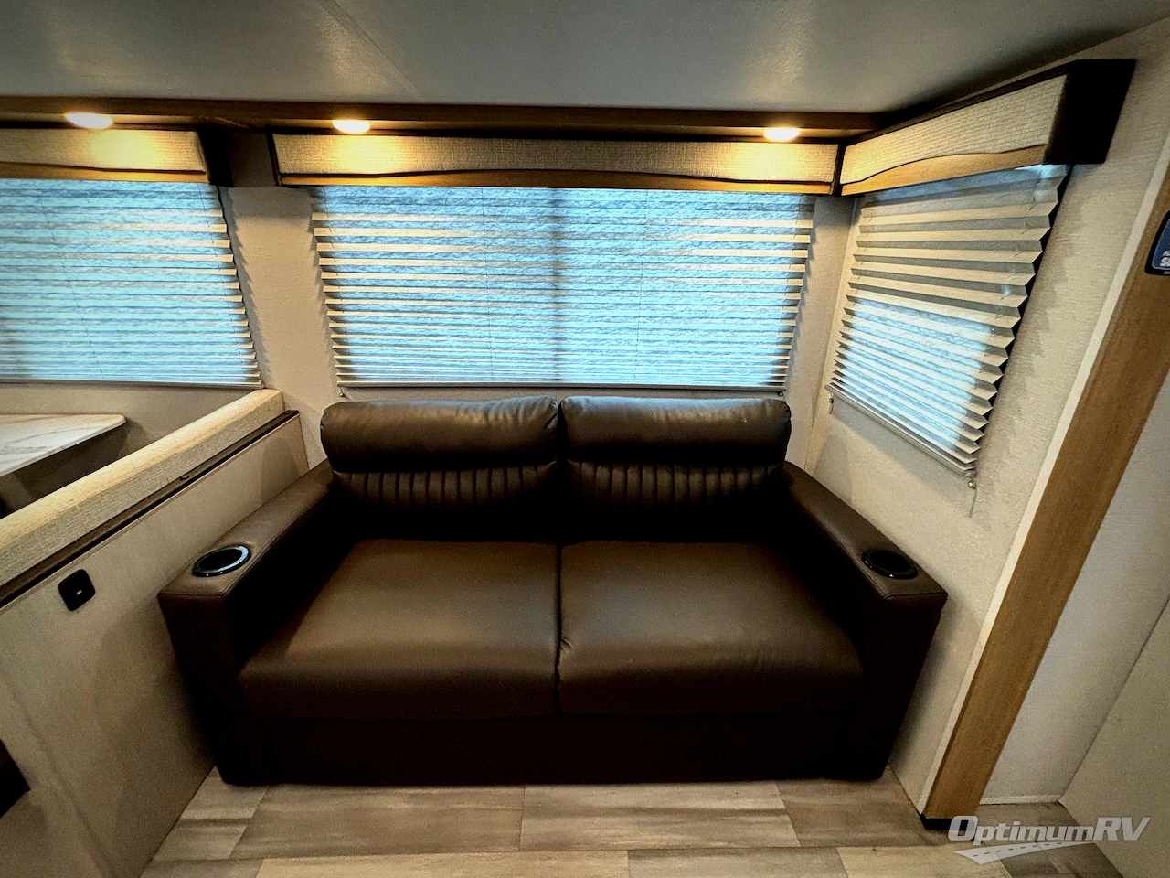 2025 Cruiser Embrace EL32BH Photo 10