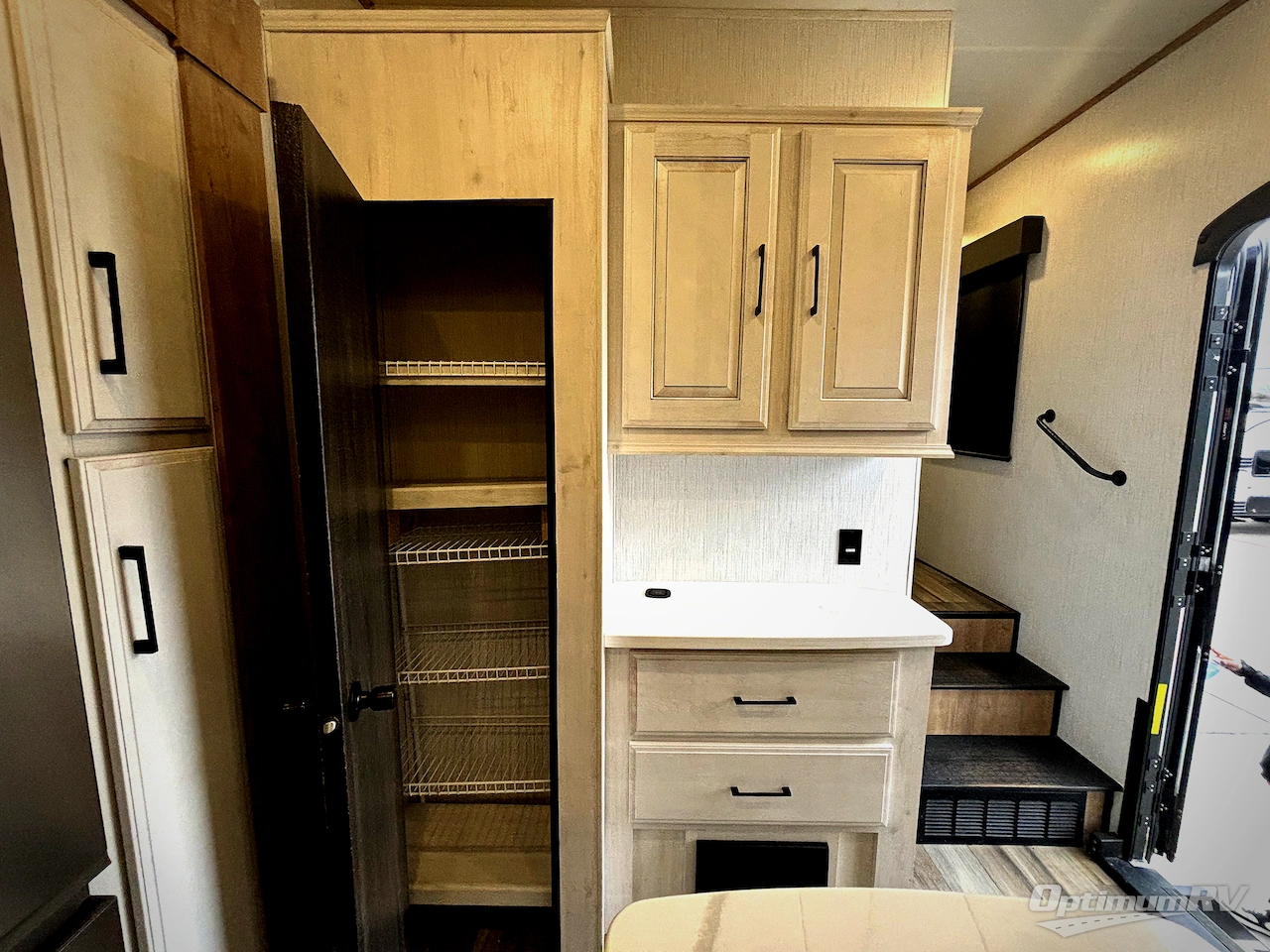 2023 Heartland Bighorn Traveler 37DB Photo 9