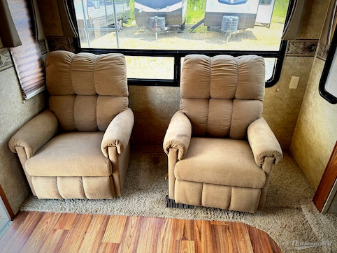2014 Palomino Sabre Silhouette 281RLDS RV Photo 2
