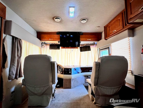 2000 Damon Ultrasport 3670 RV Photo 2