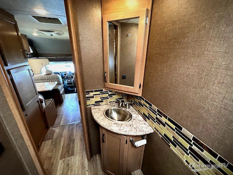 2019 Thor Four Winds 22B RV Photo 4