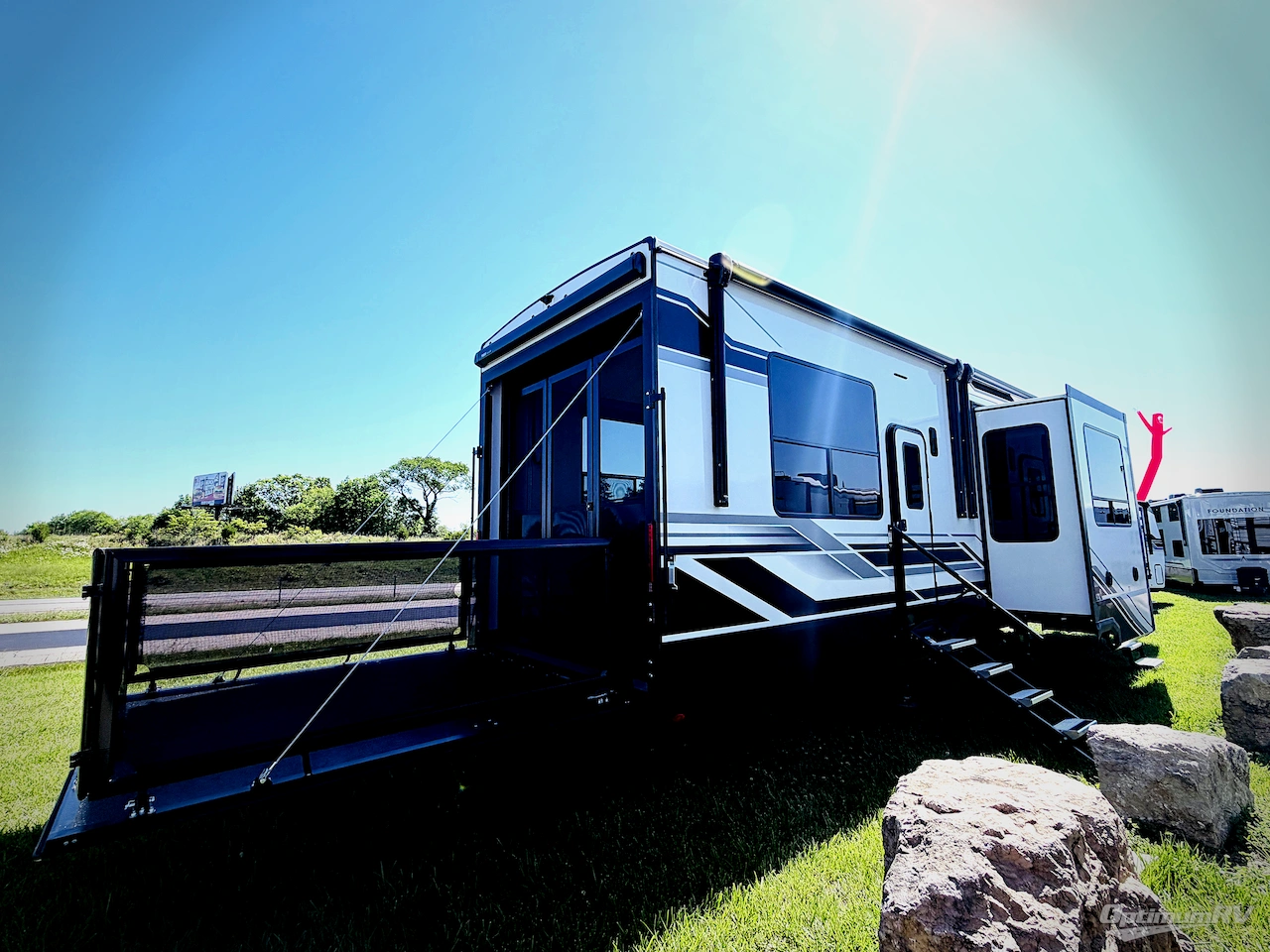 2026 Grand Design Momentum G-Class 350G Photo 2