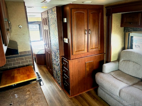 2013 Jayco Melbourne 26A RV Photo 2