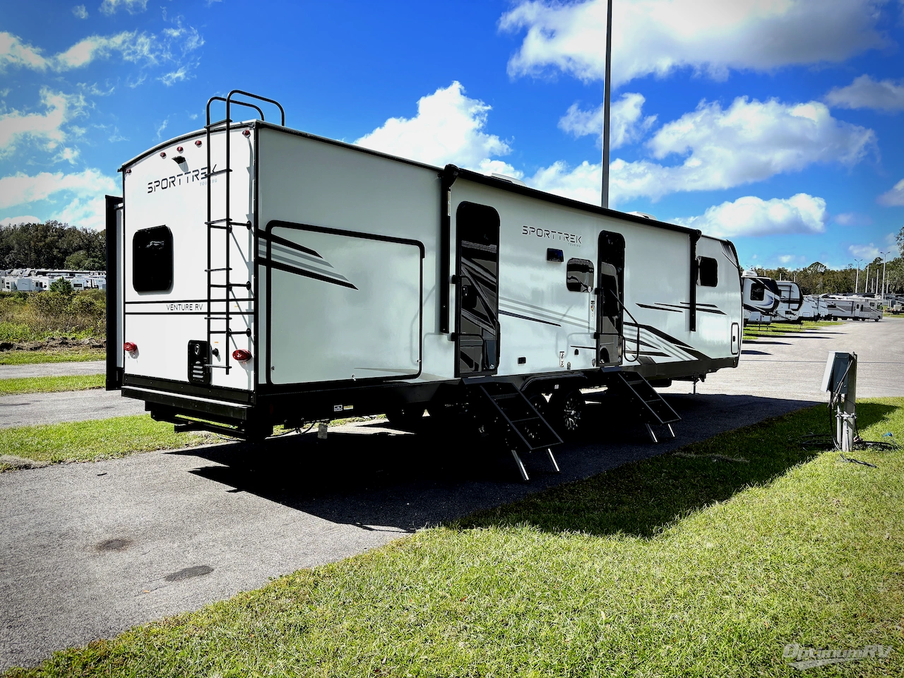 2027 Venture SportTrek Touring Edition STT343VBH Photo 2