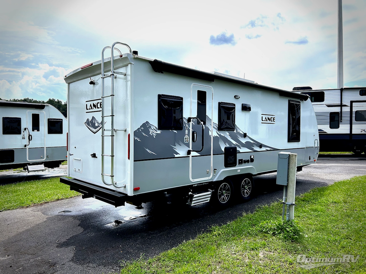2025 Lance Lance Travel Trailers 2255 Photo 2