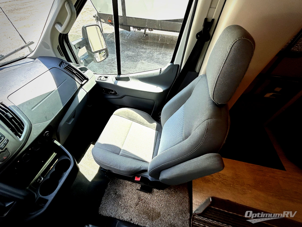 2016 Thor Compass 23TR Photo 9