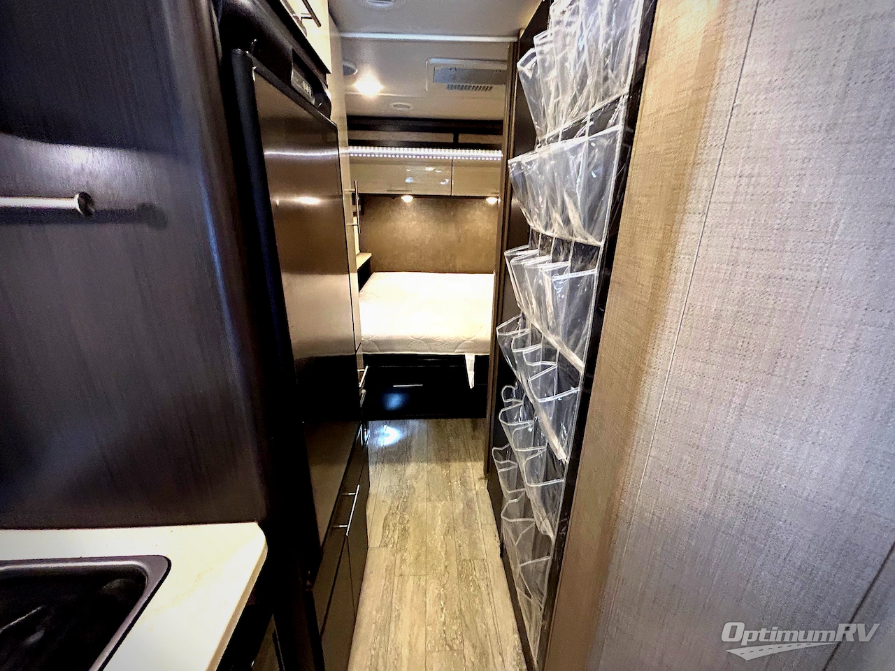 2016 Thor Compass 23TR Photo 13