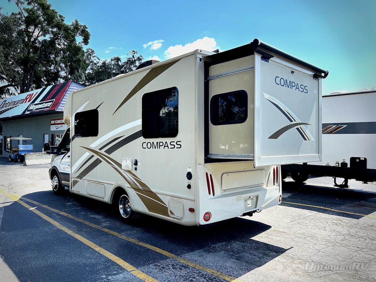 2016 Thor Compass 23TR Photo 3