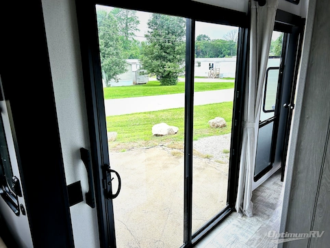 2025 Palomino Puma Destination 420LFT RV Photo 4