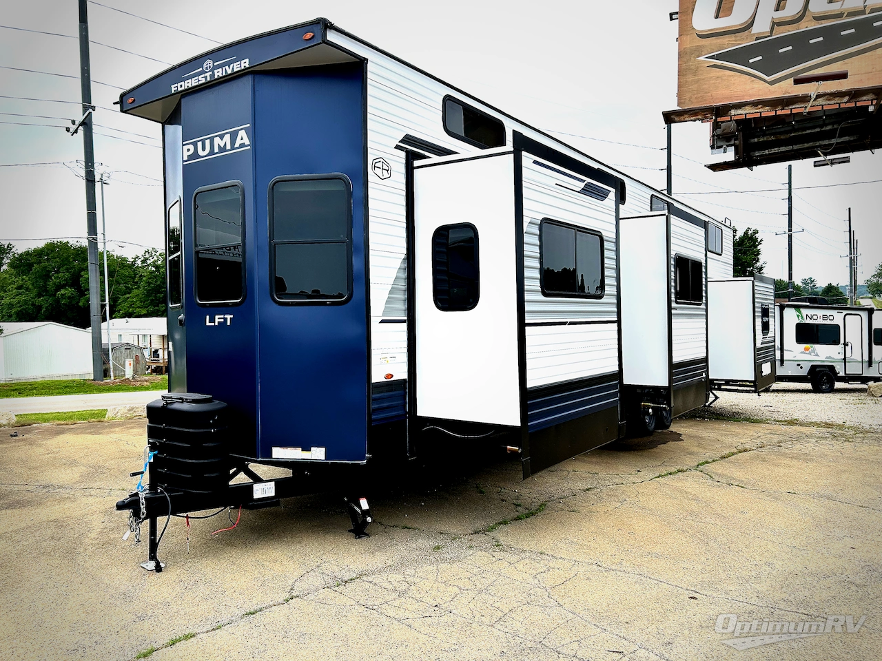 2025 Palomino Puma Destination 420LFT Photo 2