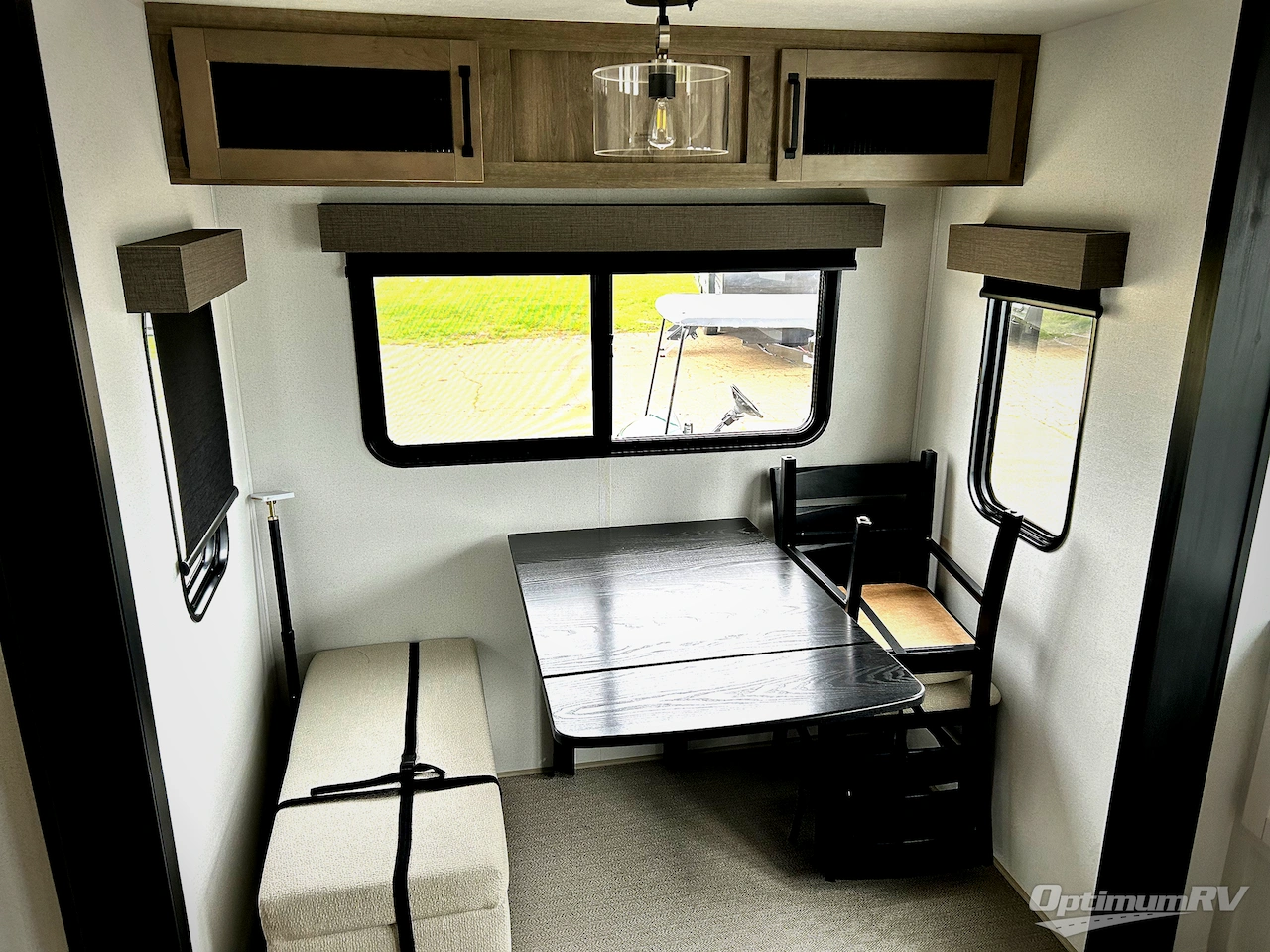 2025 Palomino Puma Destination 420LFT Photo 13