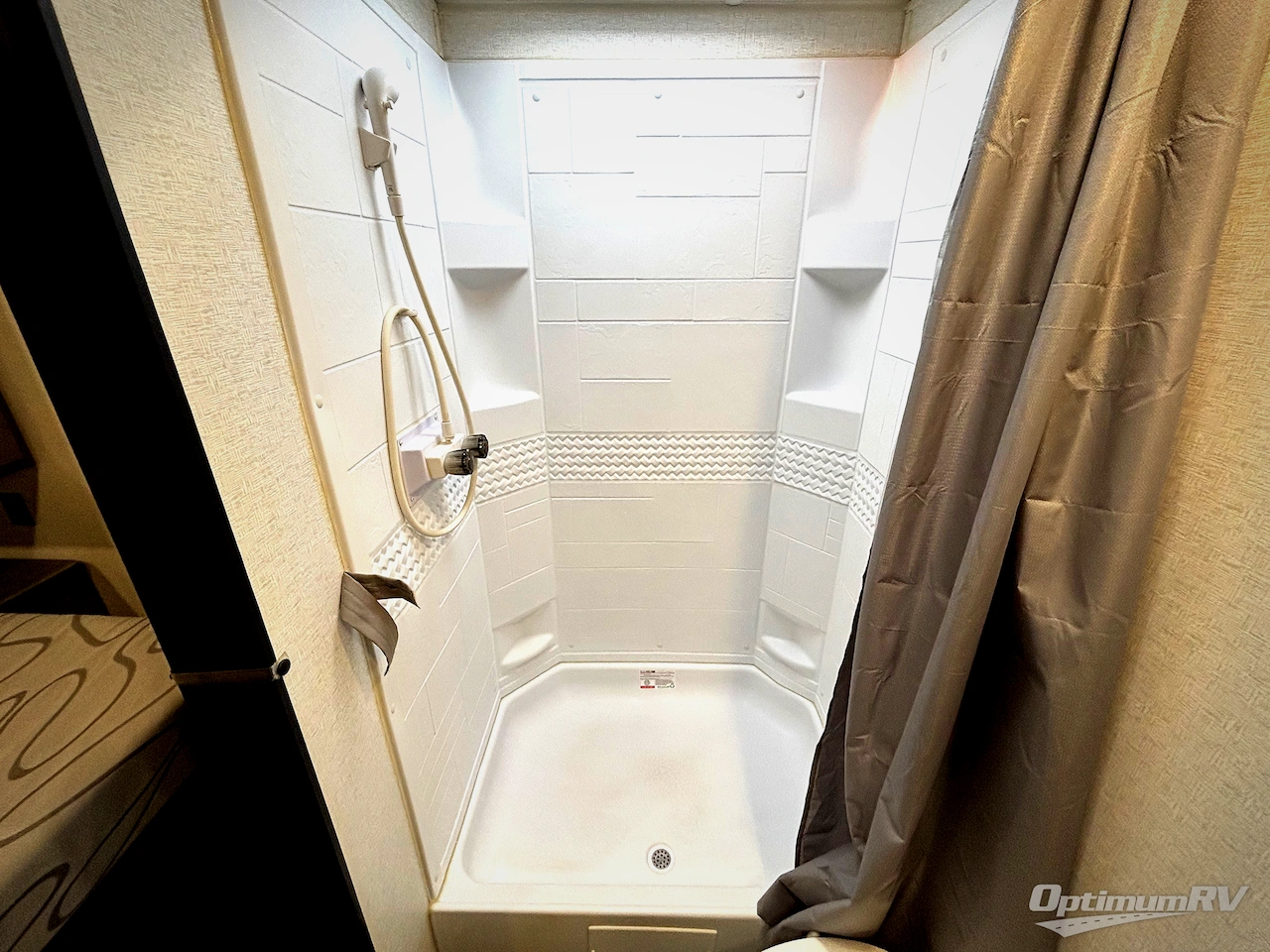 2024 Keystone Hideout 25RDS Photo 9