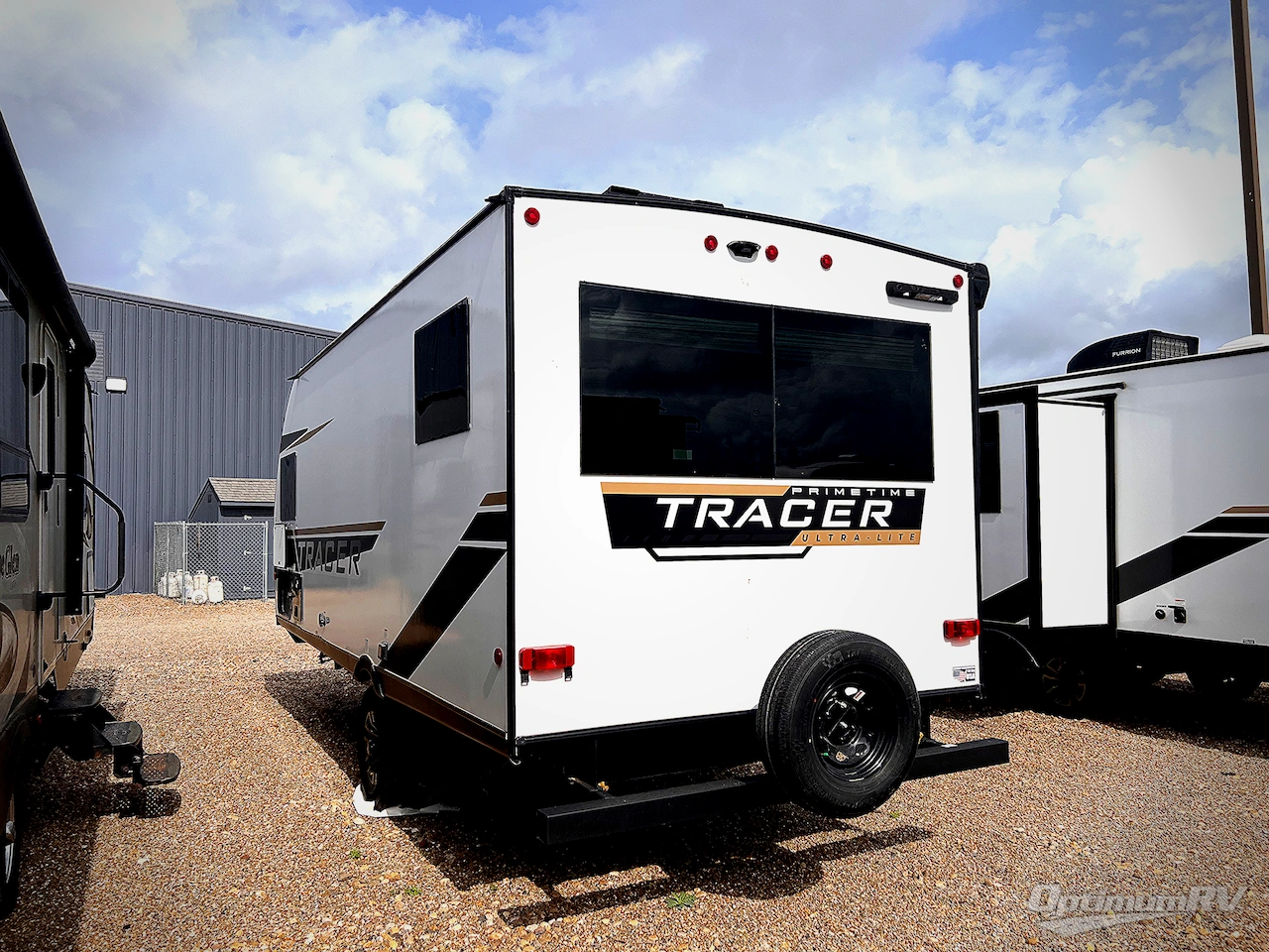 2025 Prime Time Tracer 170RS Photo 3