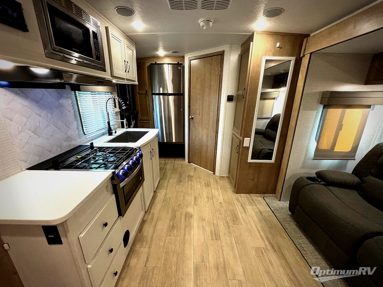 2023 Palomino SolAire 208SS Photo 3