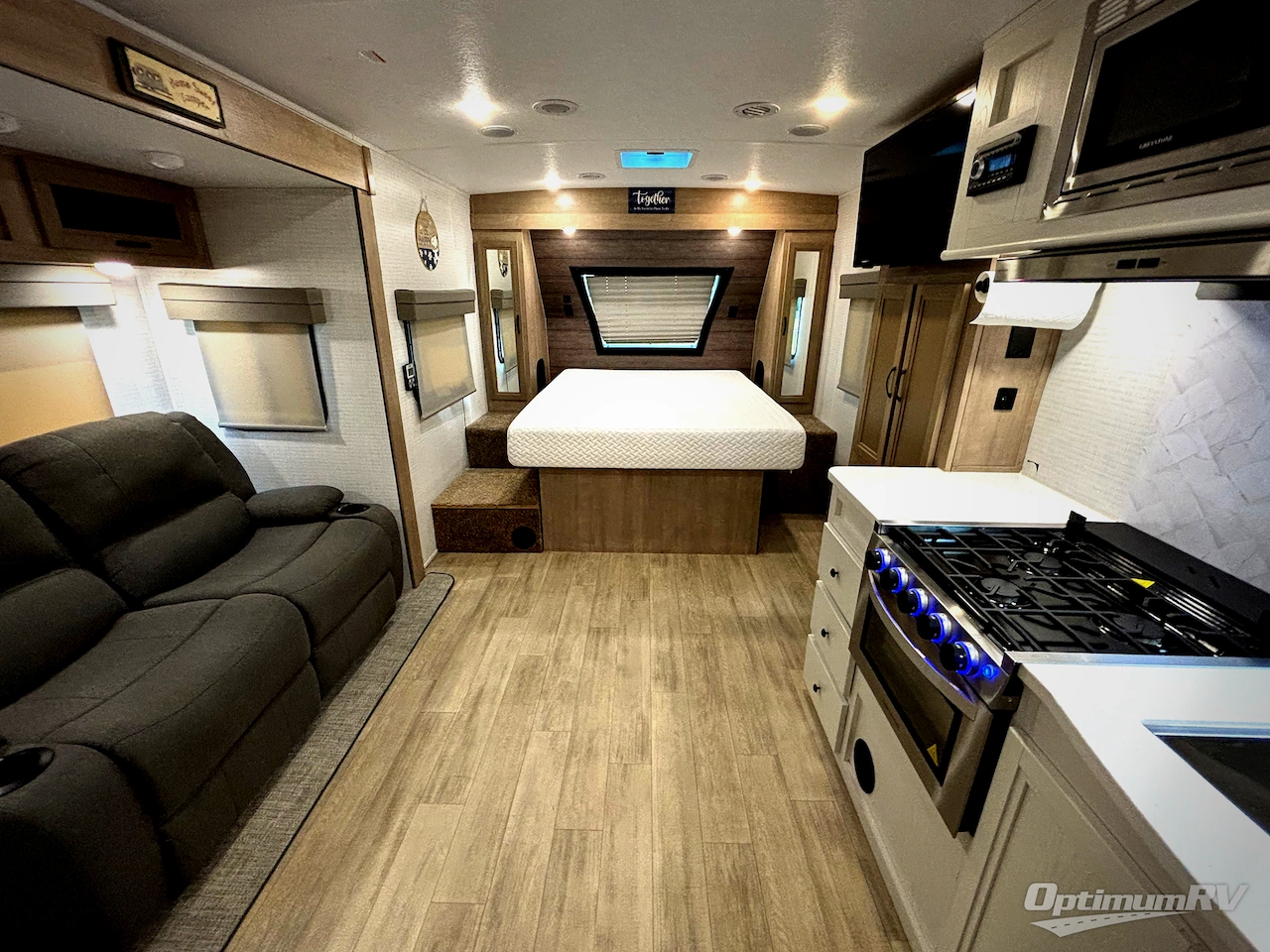 2023 Palomino SolAire 208SS Photo 4