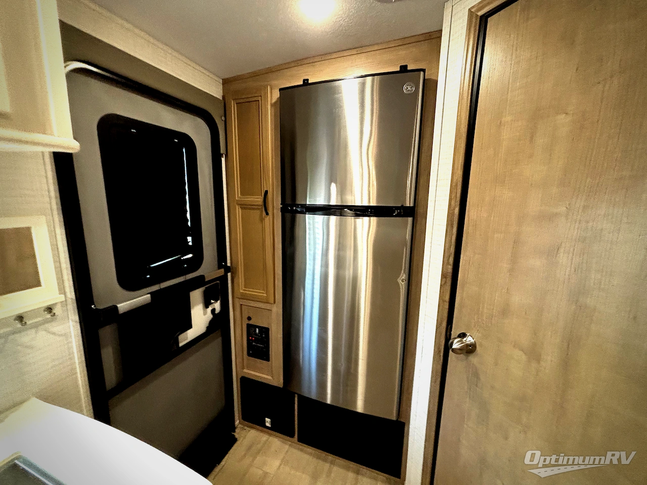 2023 Palomino SolAire 208SS Photo 10