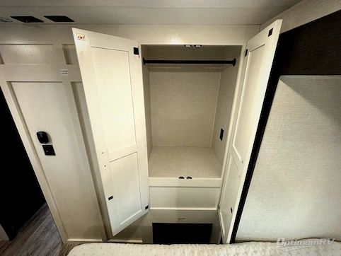 2025 Venture Sienna SA293VIK RV Photo 4