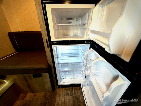 2026 Sunset Park Sun Lite LTD 13BD RV Photo 4