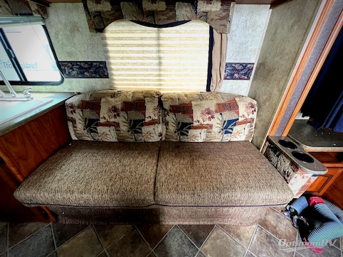 2011 Keystone Passport Express SL 235EXP RV Photo 2