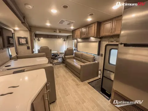 2022 Thor Miramar 34.6 RV Photo 2