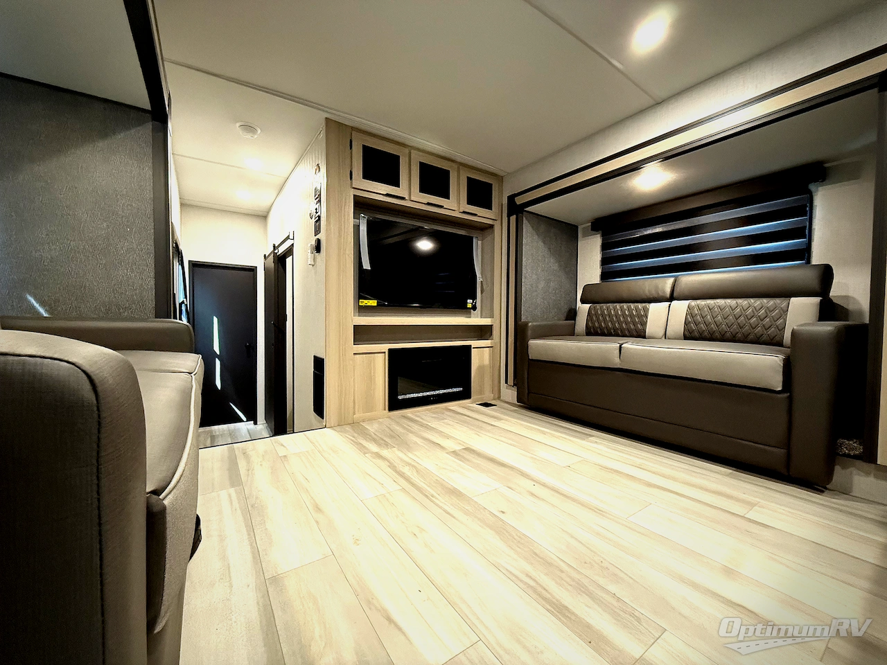 2026 Forest River Wildcat 37GALLEY Photo 8