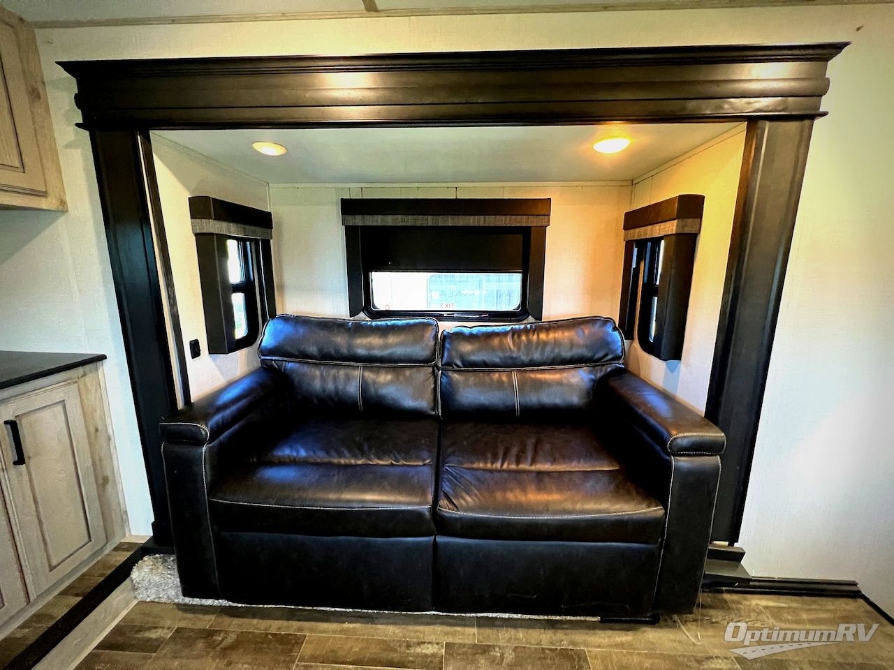 2023 Keystone Avalanche 360FL Photo 8