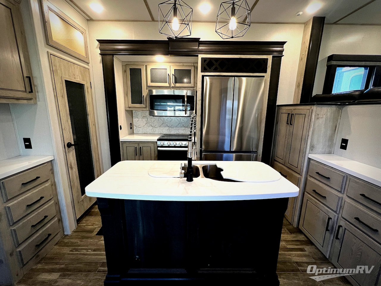 2023 Keystone Avalanche 360FL Photo 11