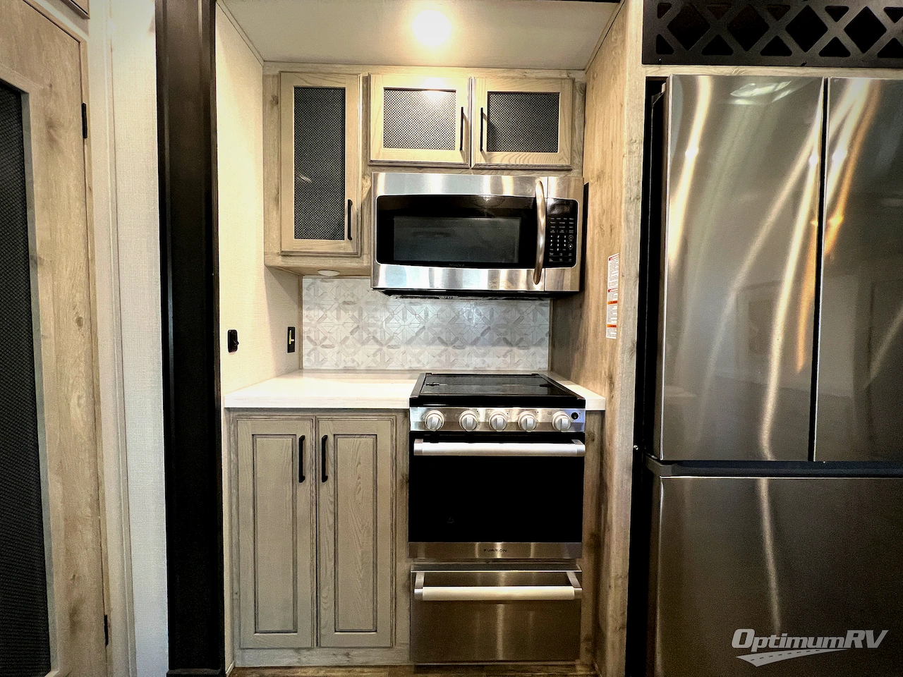 2023 Keystone Avalanche 360FL Photo 13