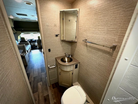 2021 Winnebago Outlook 25J RV Photo 4