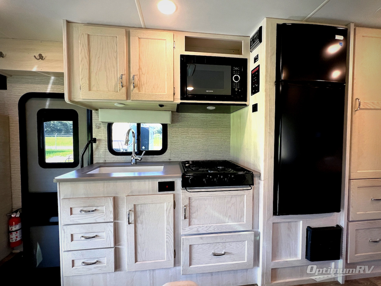 2021 Winnebago Outlook 25J Photo 11