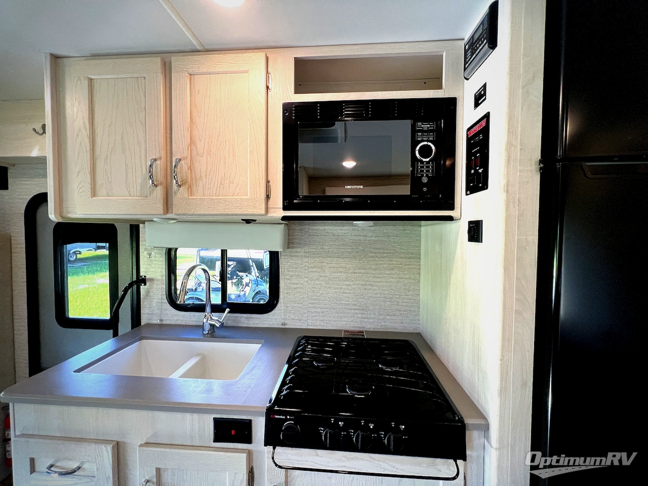 2021 Winnebago Outlook 25J Photo 14