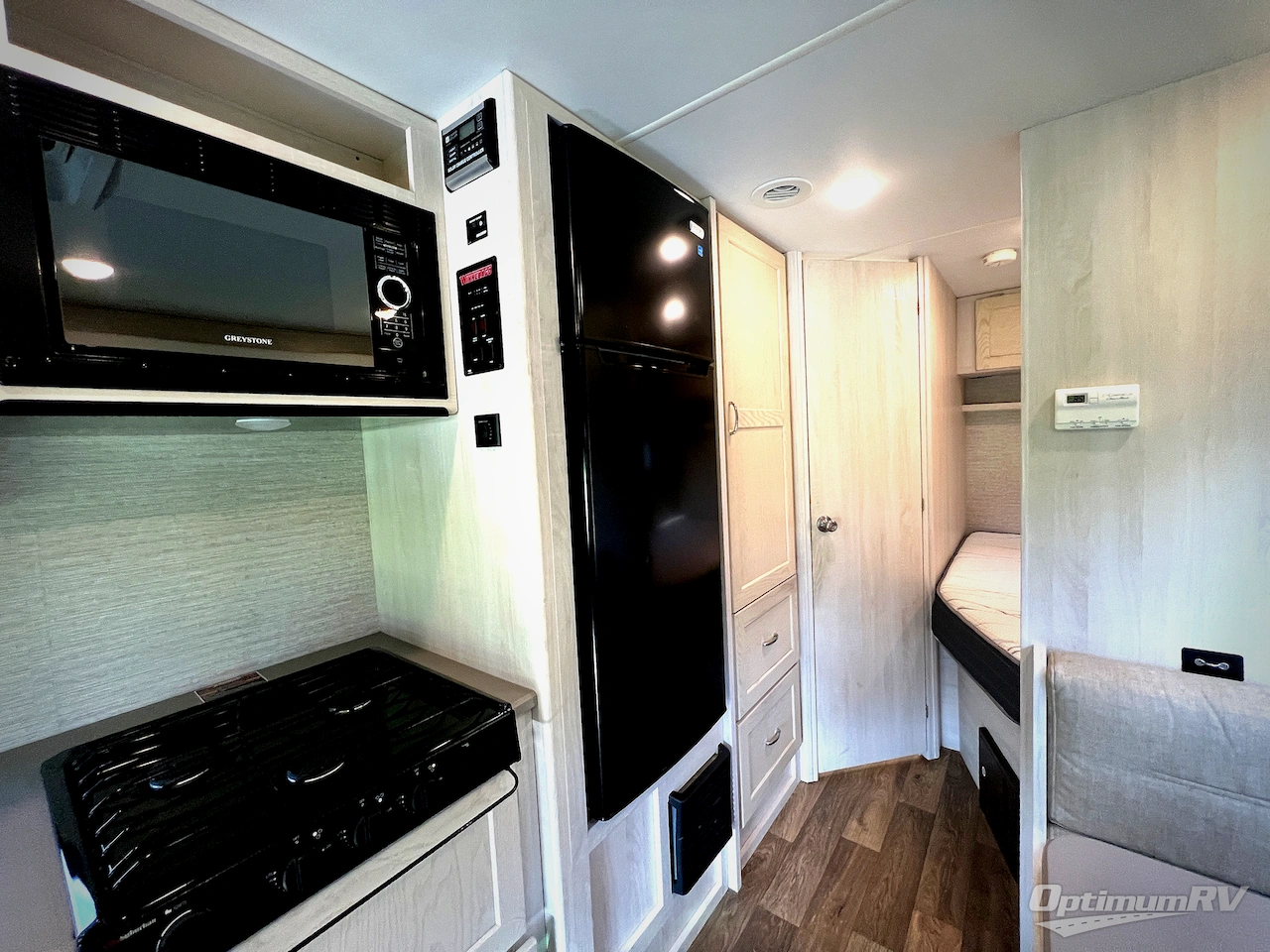 2021 Winnebago Outlook 25J Photo 15