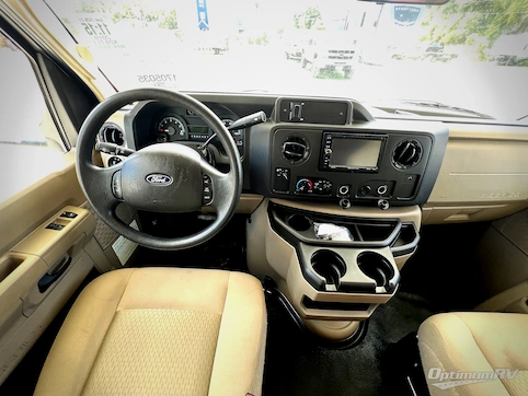 2019 Winnebago Outlook 25J RV Photo 2