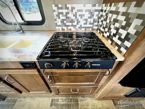 2019 Winnebago Outlook 25J RV Photo 3