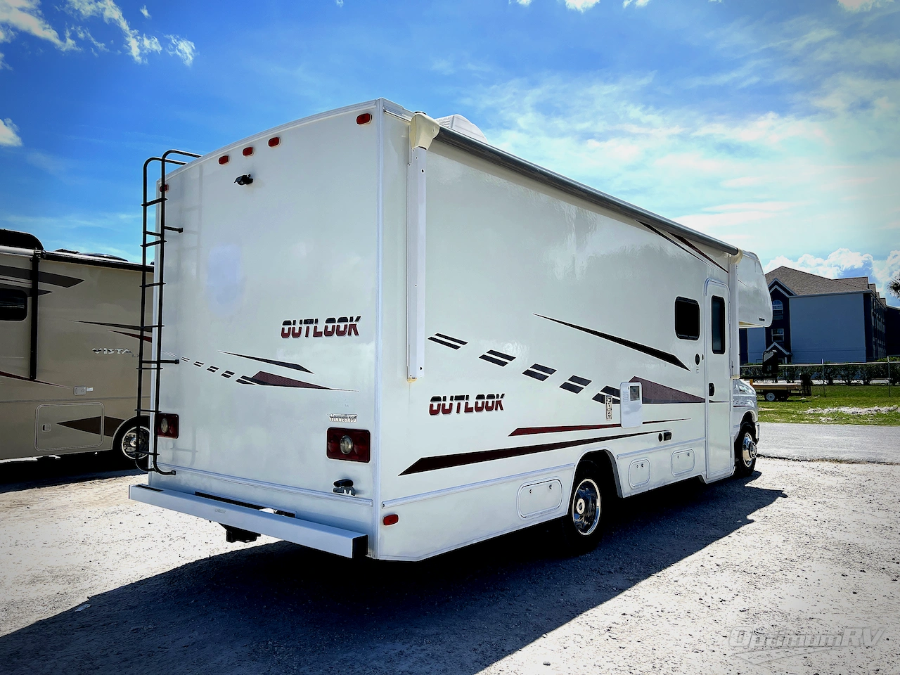 2019 Winnebago Outlook 25J Photo 3