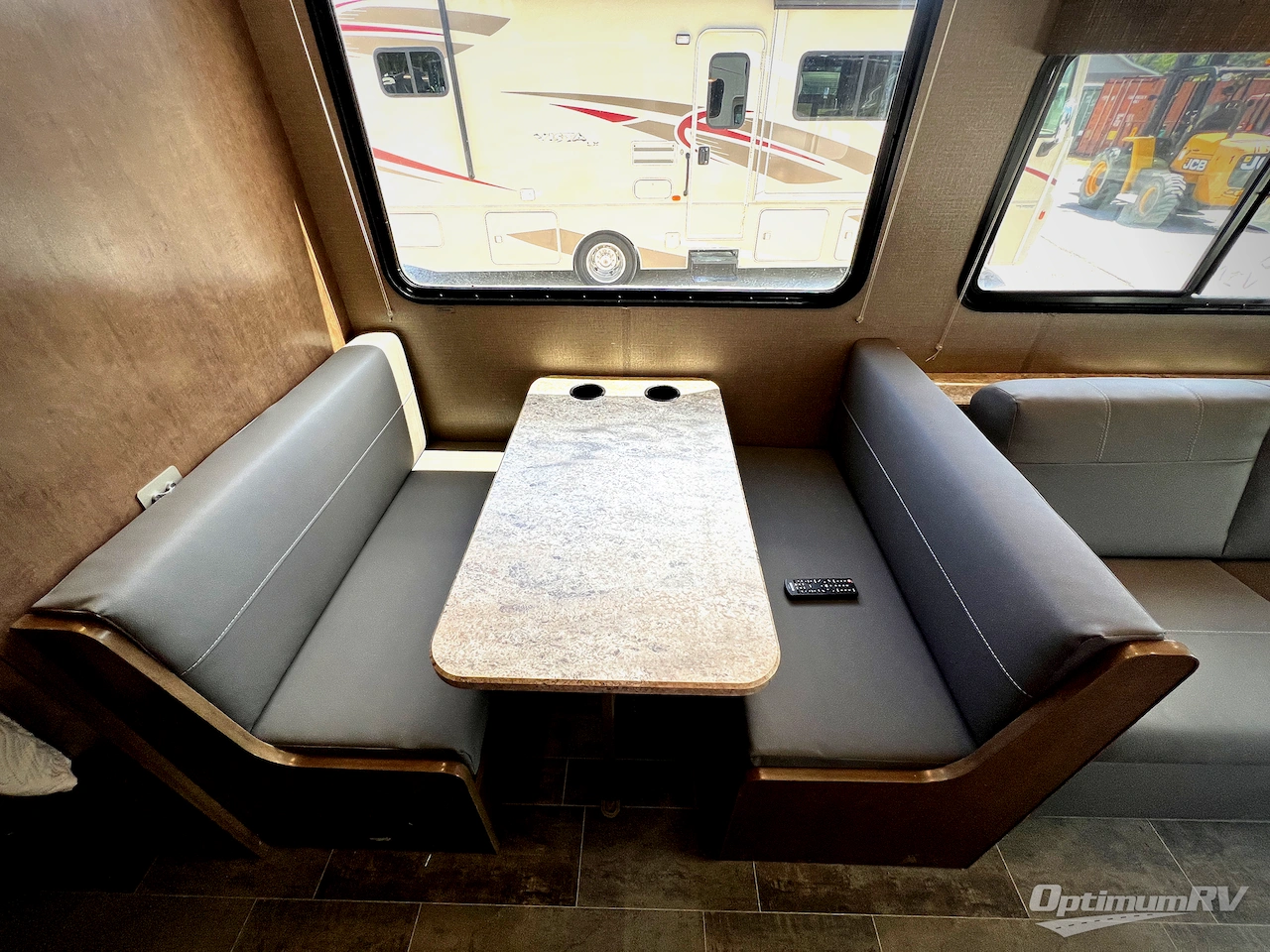 2019 Winnebago Outlook 25J Photo 10