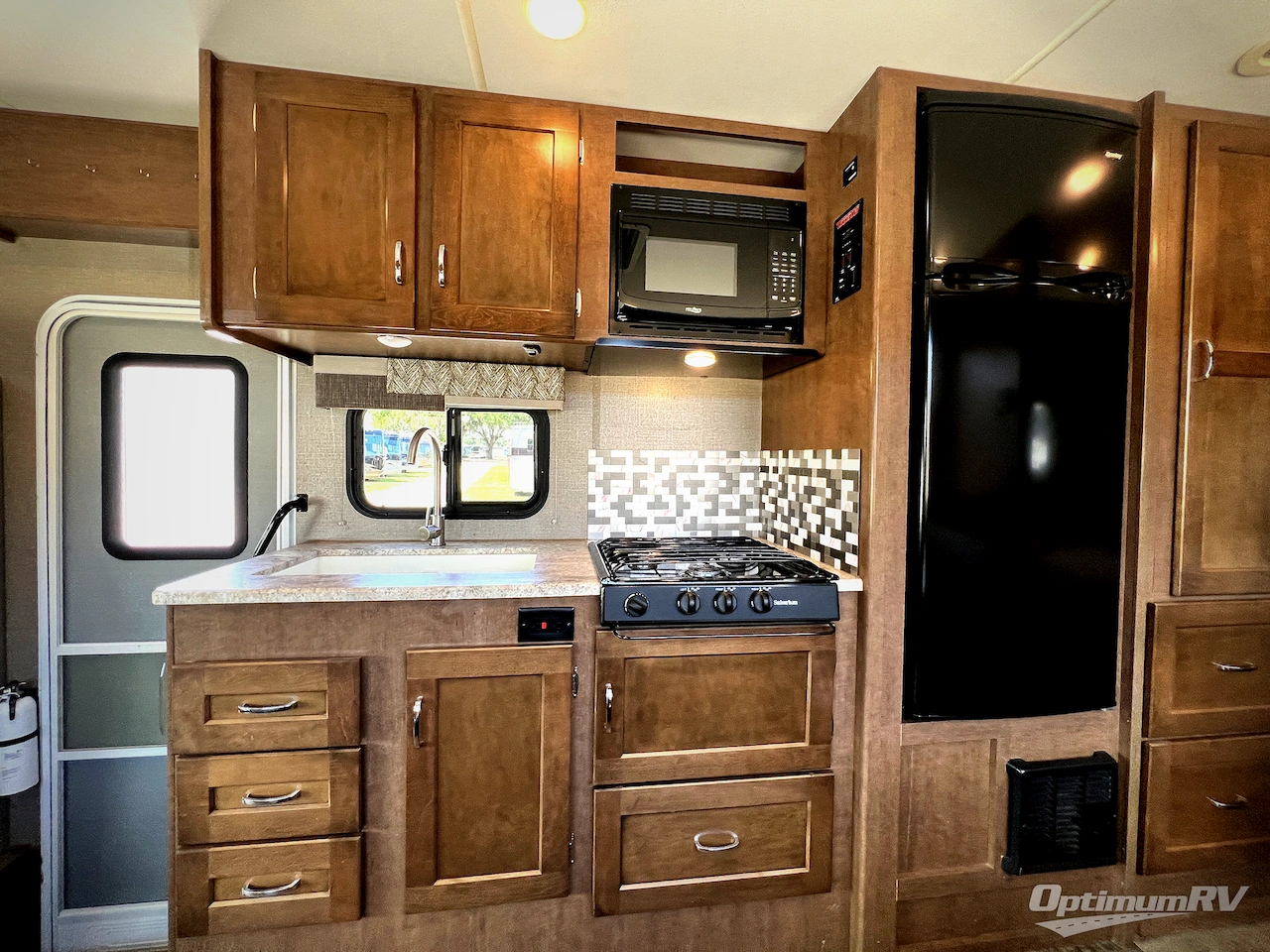2019 Winnebago Outlook 25J Photo 11