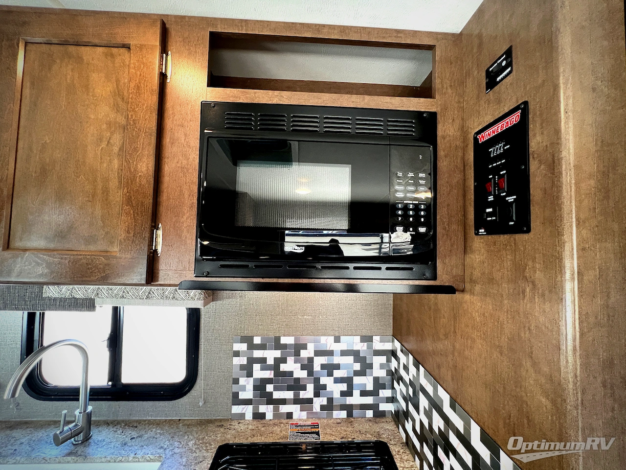 2019 Winnebago Outlook 25J Photo 14