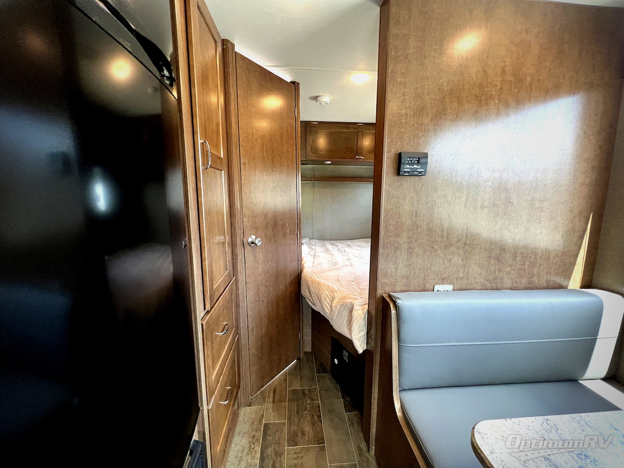 2019 Winnebago Outlook 25J Photo 16