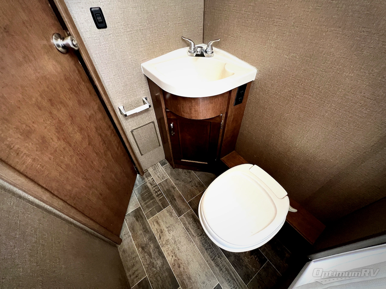 2019 Winnebago Outlook 25J Photo 19