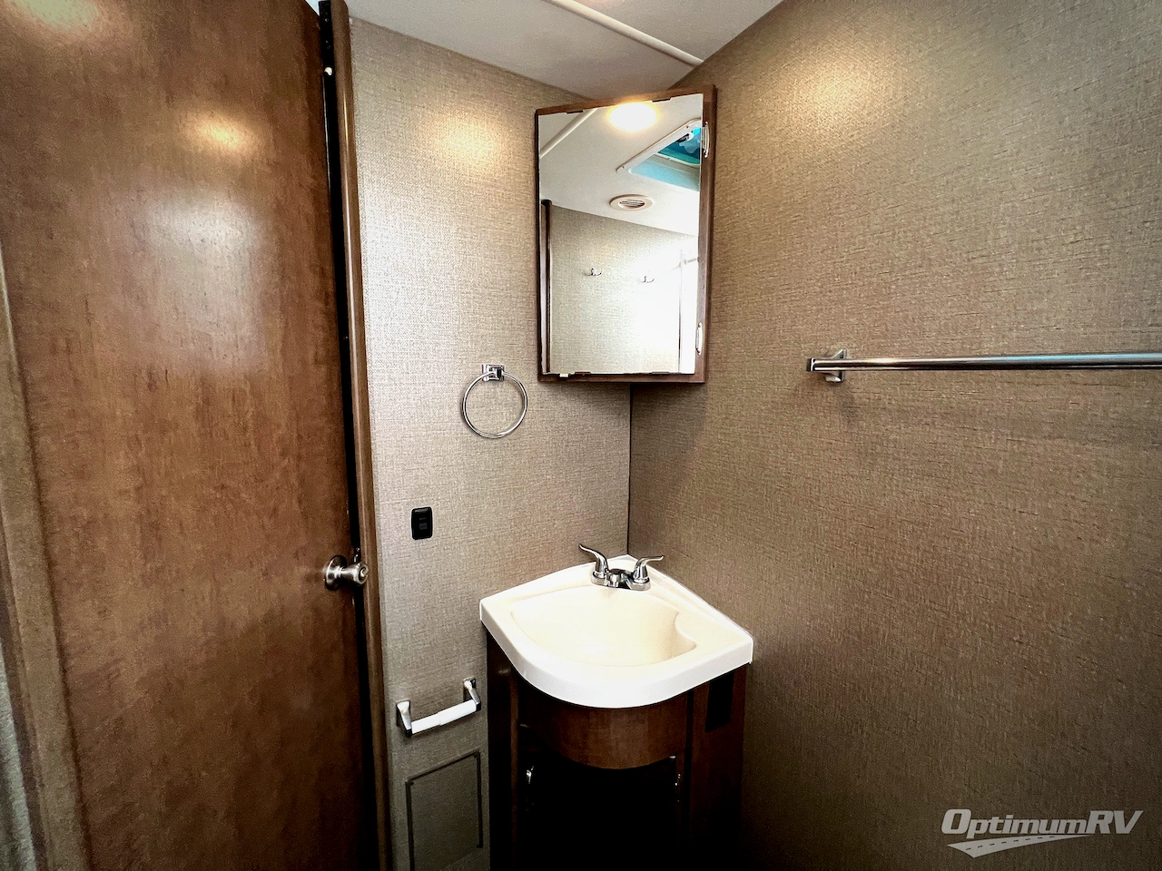 2019 Winnebago Outlook 25J Photo 20