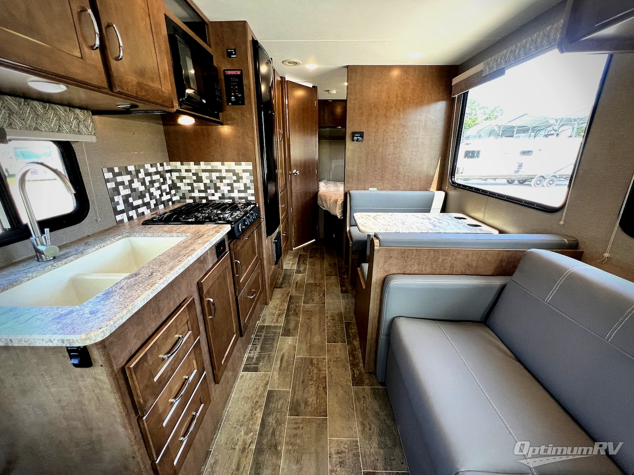 2019 Winnebago Outlook 25J Photo 21