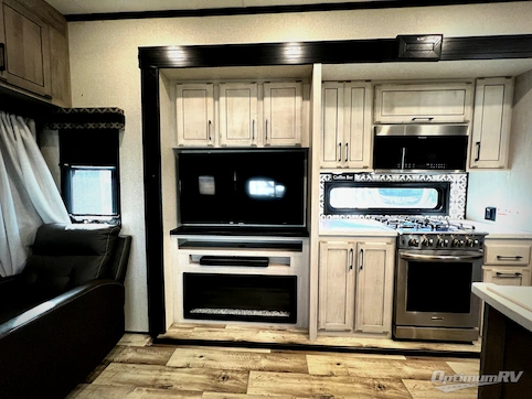 2022 KZ Durango Gold G382MBQ RV Photo 2