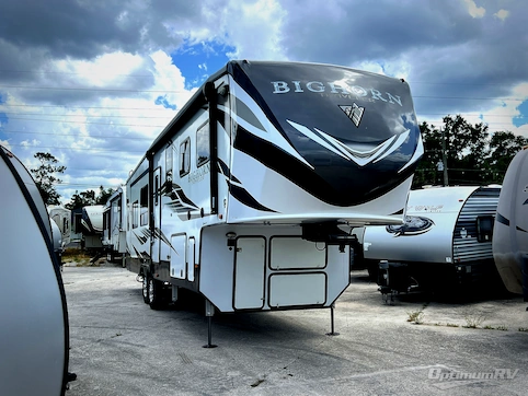 Used 2021 Heartland Bighorn Traveler 32RS Featured Photo