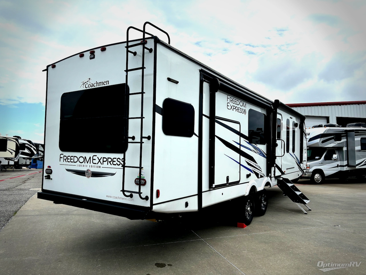 2023 Coachmen Freedom Express Liberty Edition 324RLDSLE Photo 2