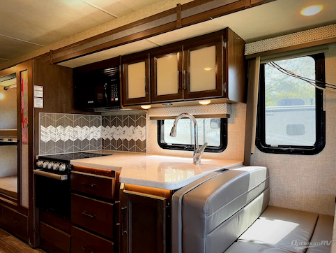 2022 Thor Hurricane 34J RV Photo 2