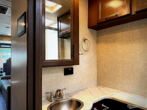 2022 Thor Hurricane 34J RV Photo 3