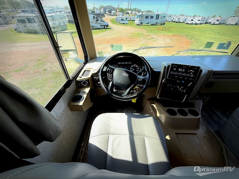 2022 Thor Hurricane 34J RV Photo 4