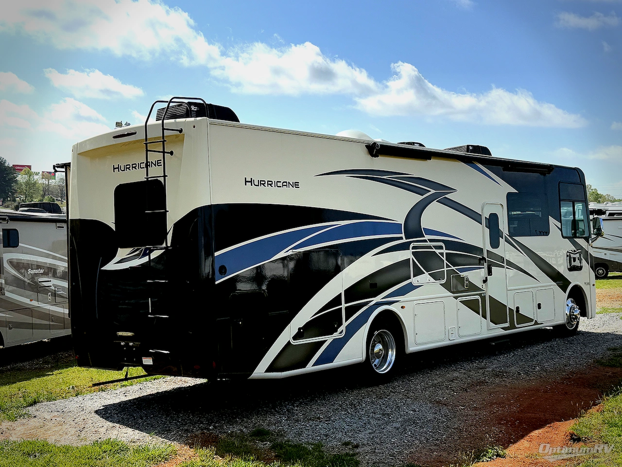 2022 Thor Hurricane 34J Photo 2
